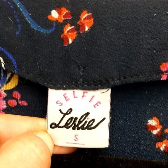 Selfie Leslie women's Blue Floral Print V-Neck Mini faux Wrap Dress Size S - Picture 5 of 10